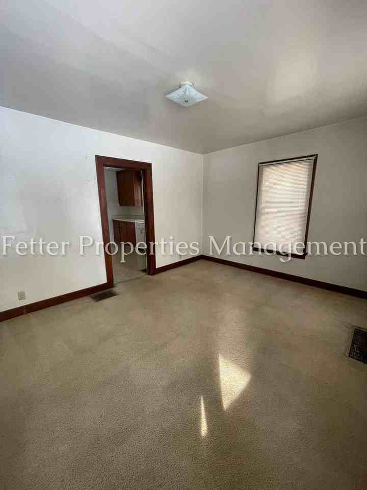 1621 Burdette Ave - Photo 2 of 9