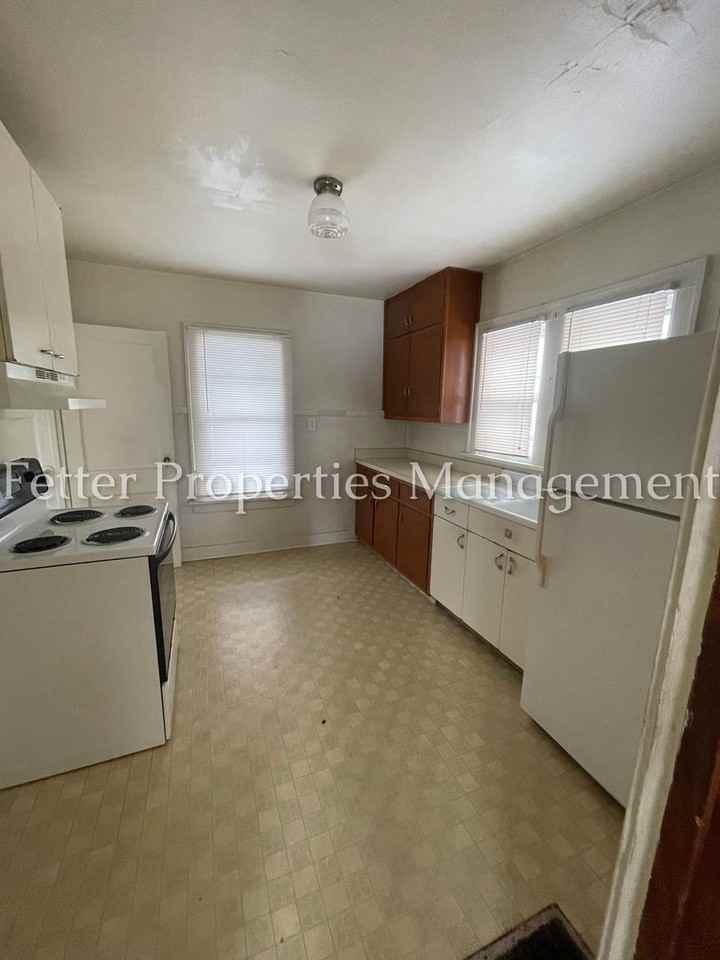 1621 Burdette Ave - Photo 3 of 9