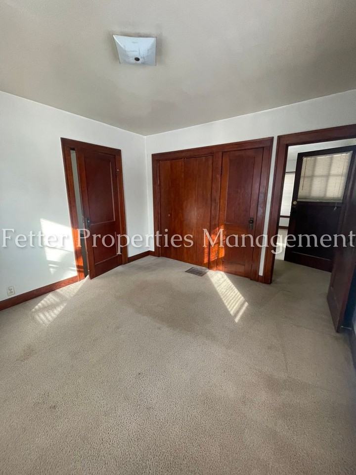 1621 Burdette Ave - Photo 5 of 9