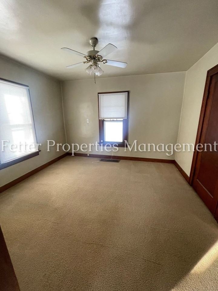 1621 Burdette Ave - Photo 6 of 9