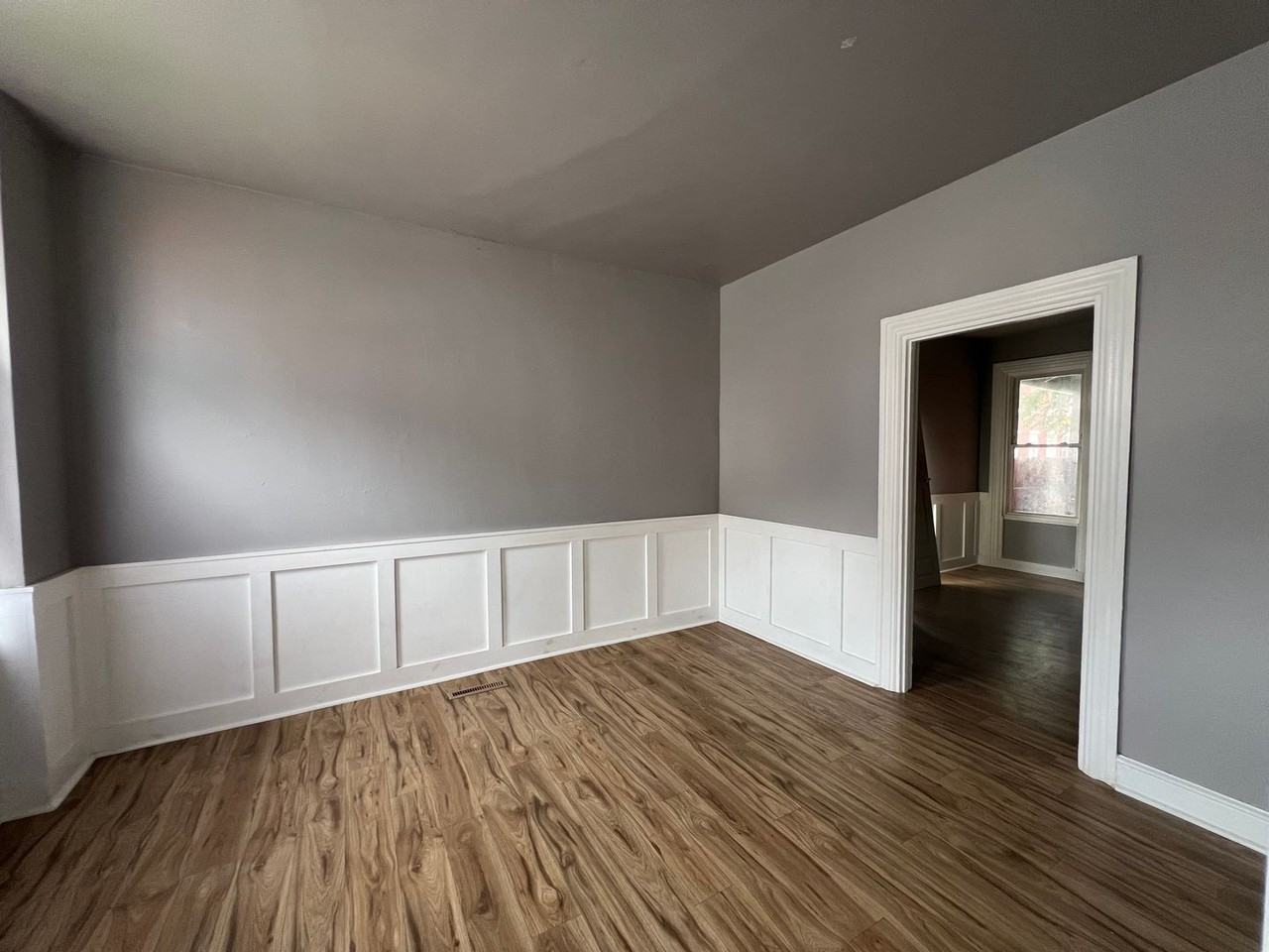 440 E Strawberry St - Photo 2 of 6