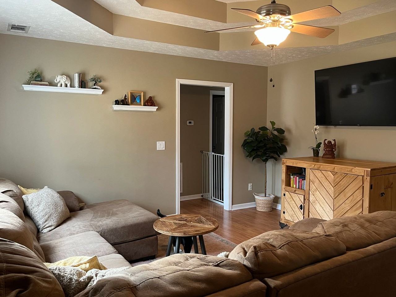 885 Lee Rd - Photo 2 of 16