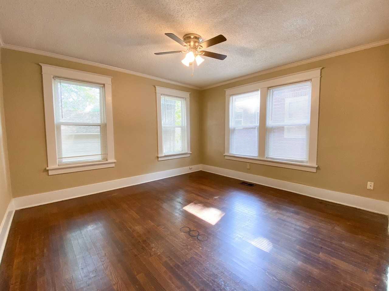 1563 Jackson Ave - Photo 4 of 14