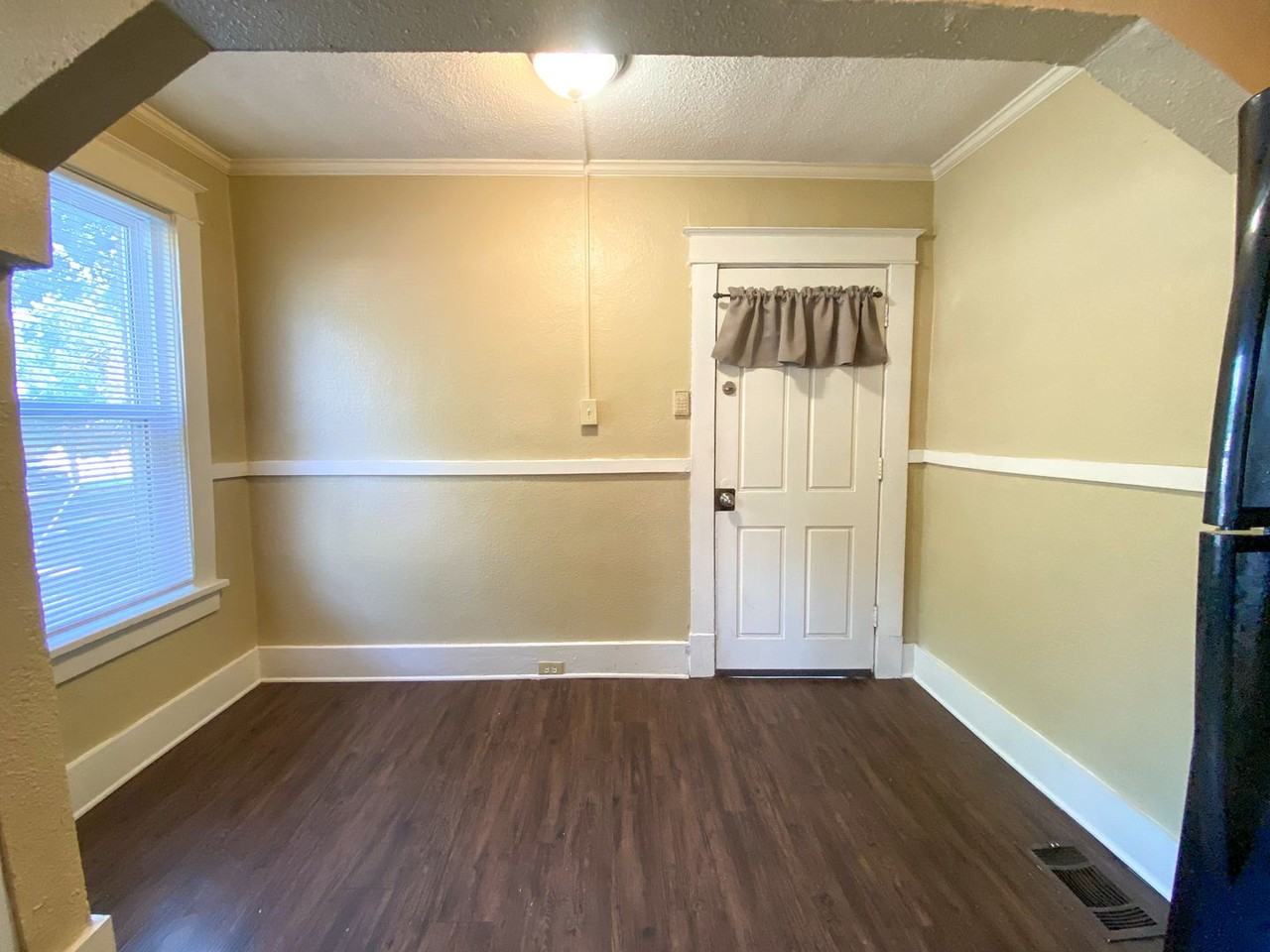 1563 Jackson Ave - Photo 5 of 14