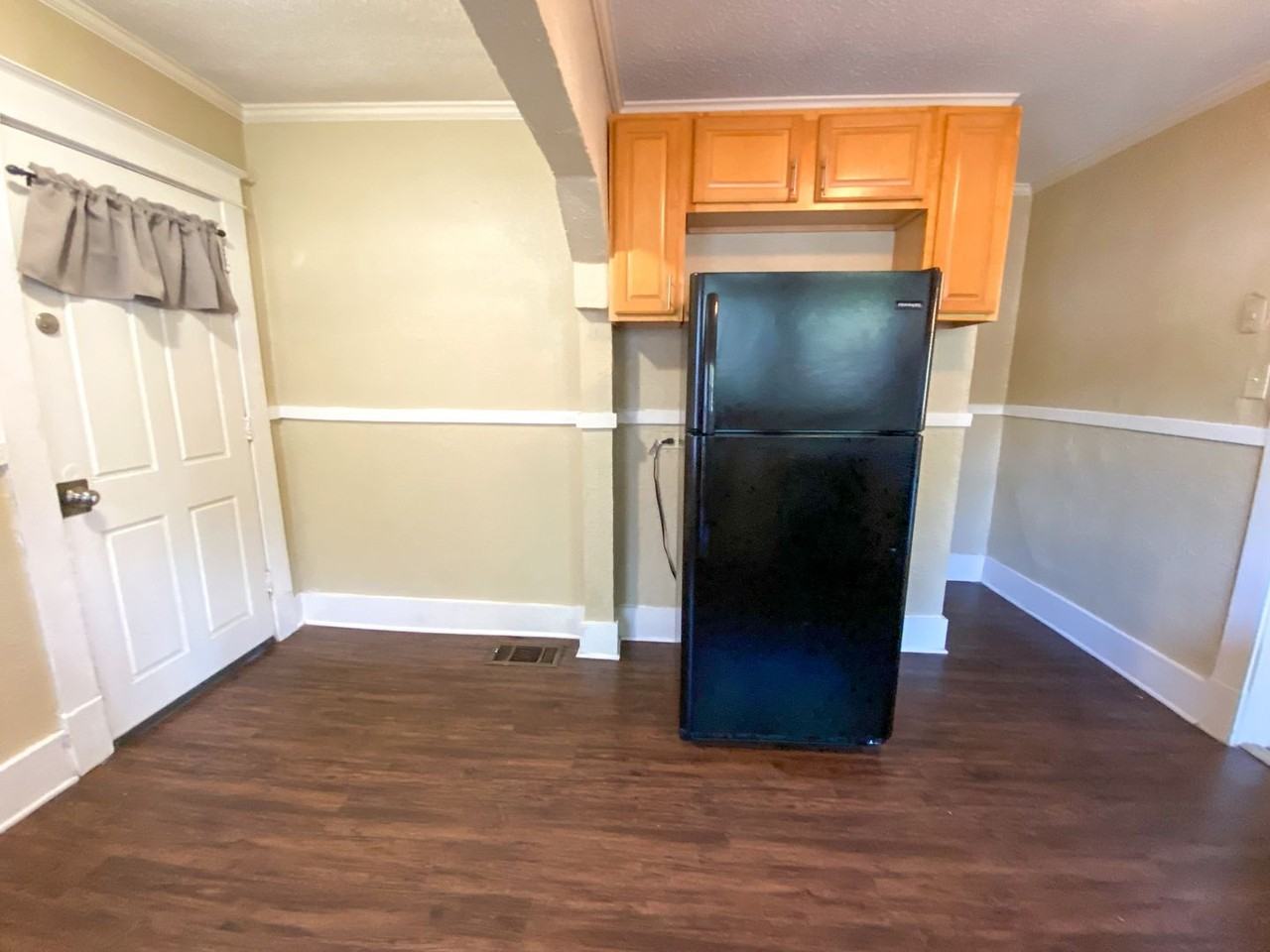 1563 Jackson Ave - Photo 6 of 14