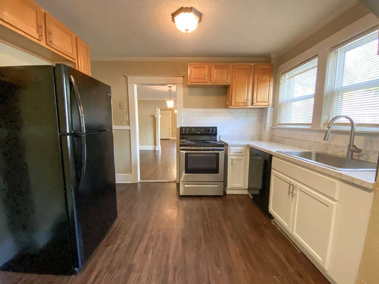 1563 Jackson Ave - Photo 7 of 14