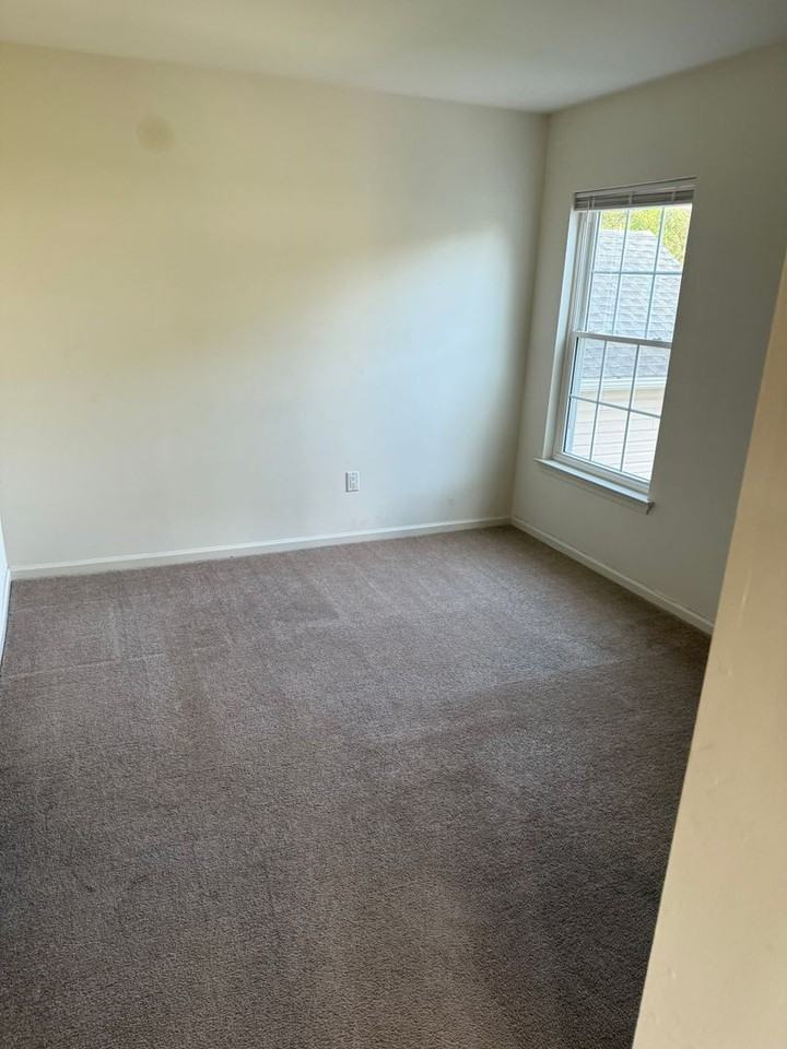 13017 Bennett Pl - Photo 5 of 21