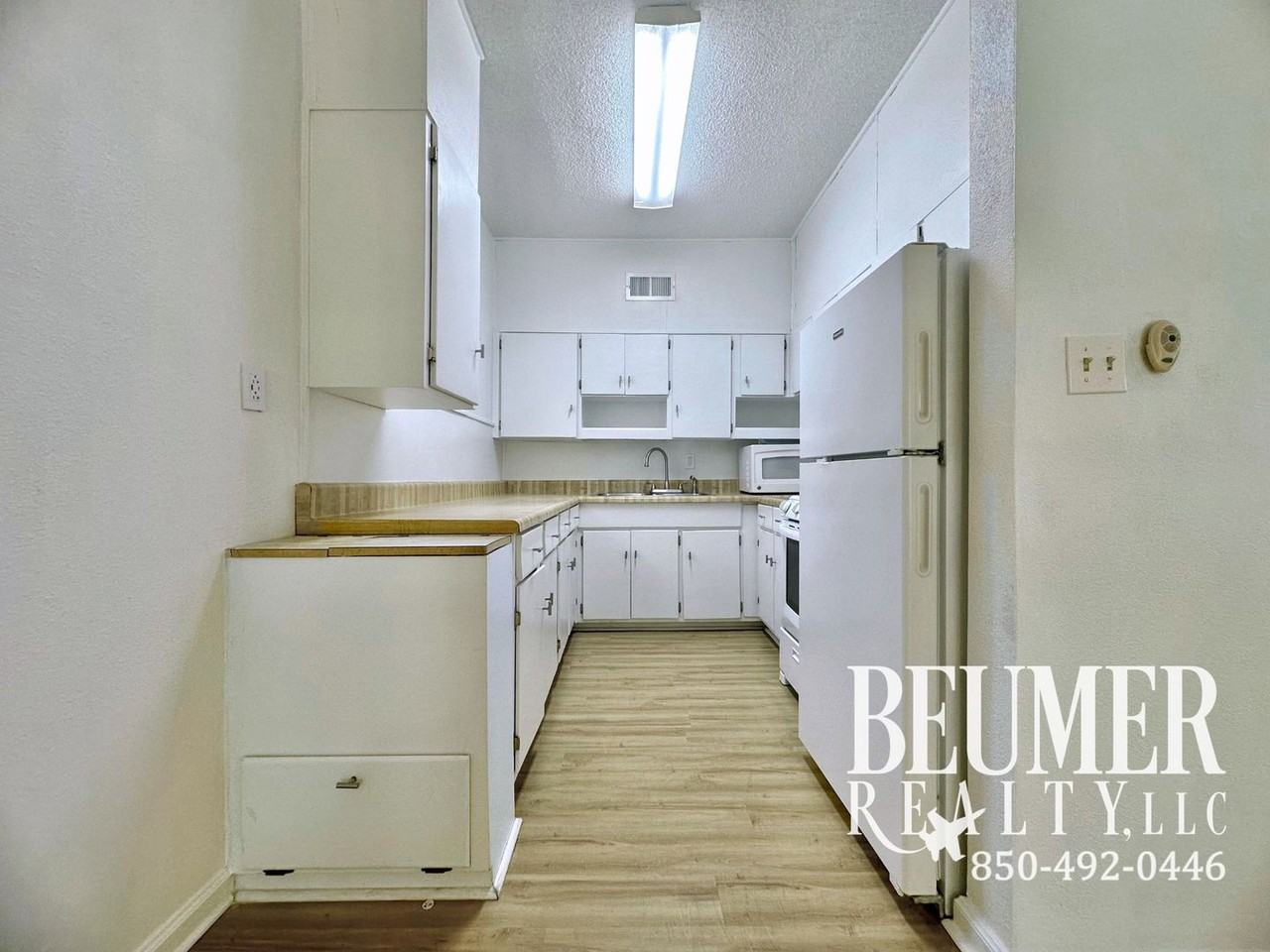 623 Edgewater Dr - Photo 5 of 28