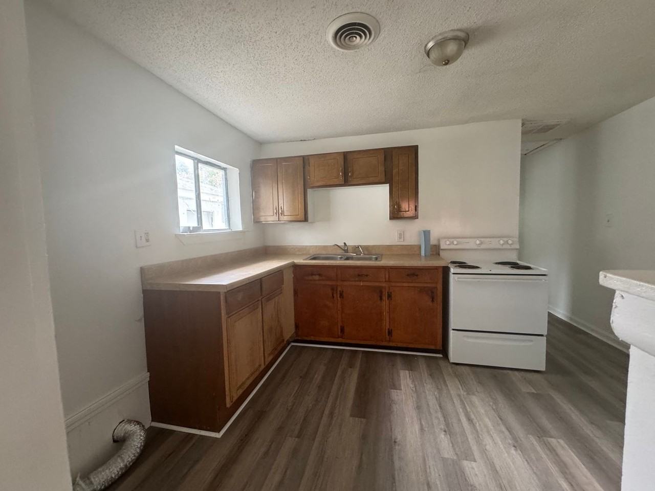 4360 Dorris St - Photo 4 of 7