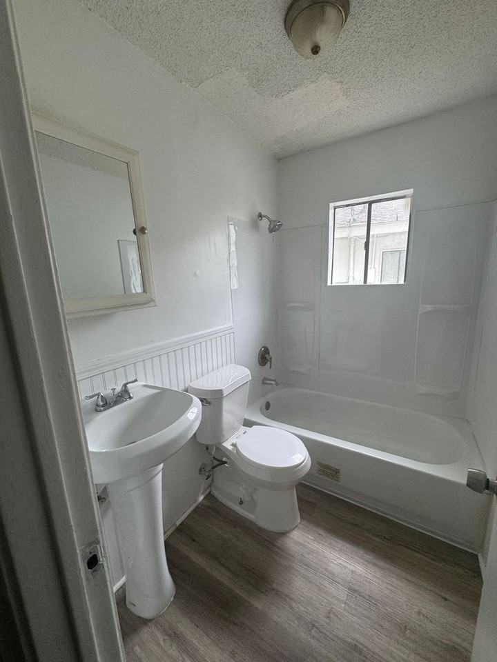 4360 Dorris St - Photo 5 of 7