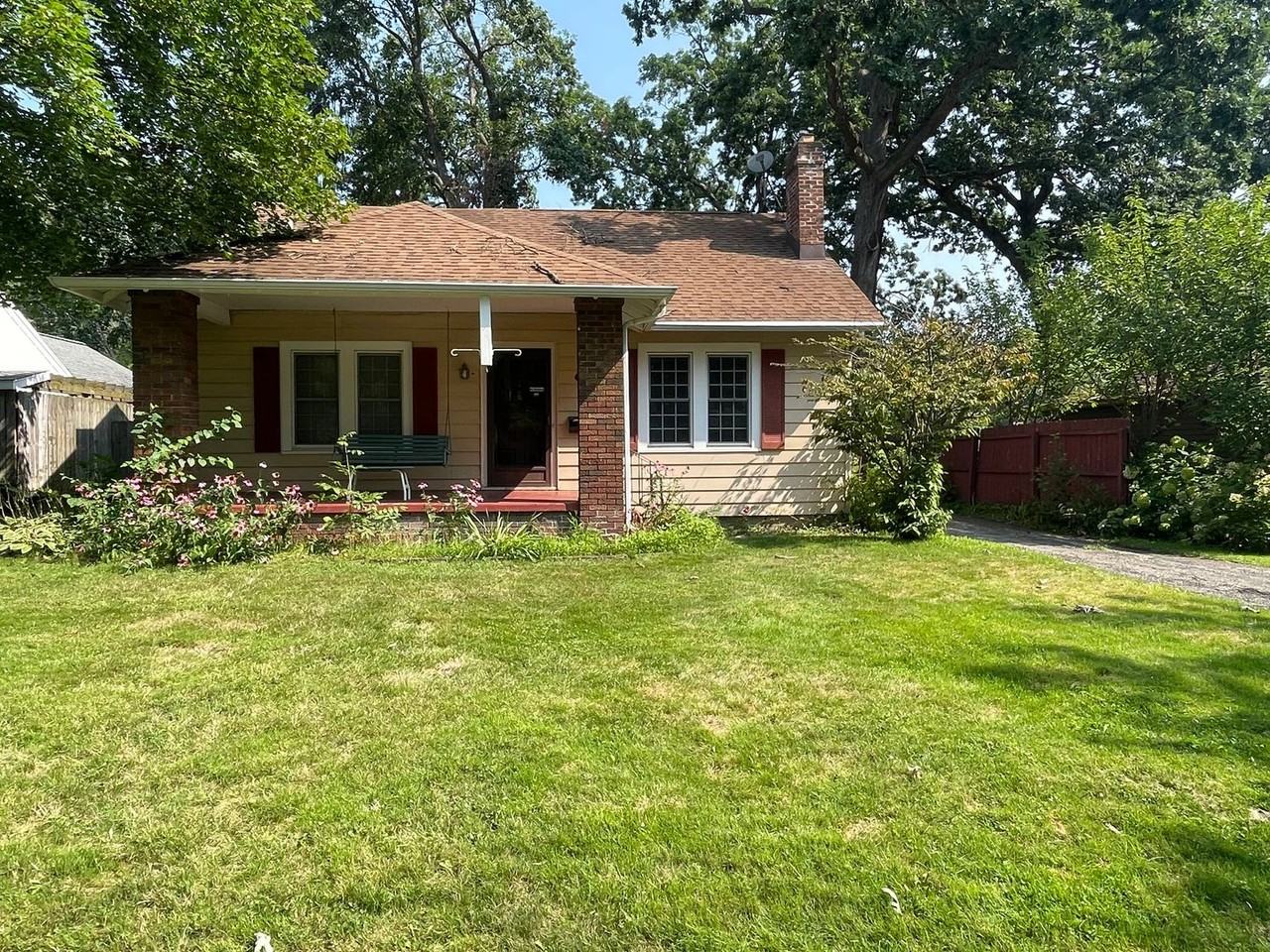 1425 Lakeway Ave - Photo 2 of 20