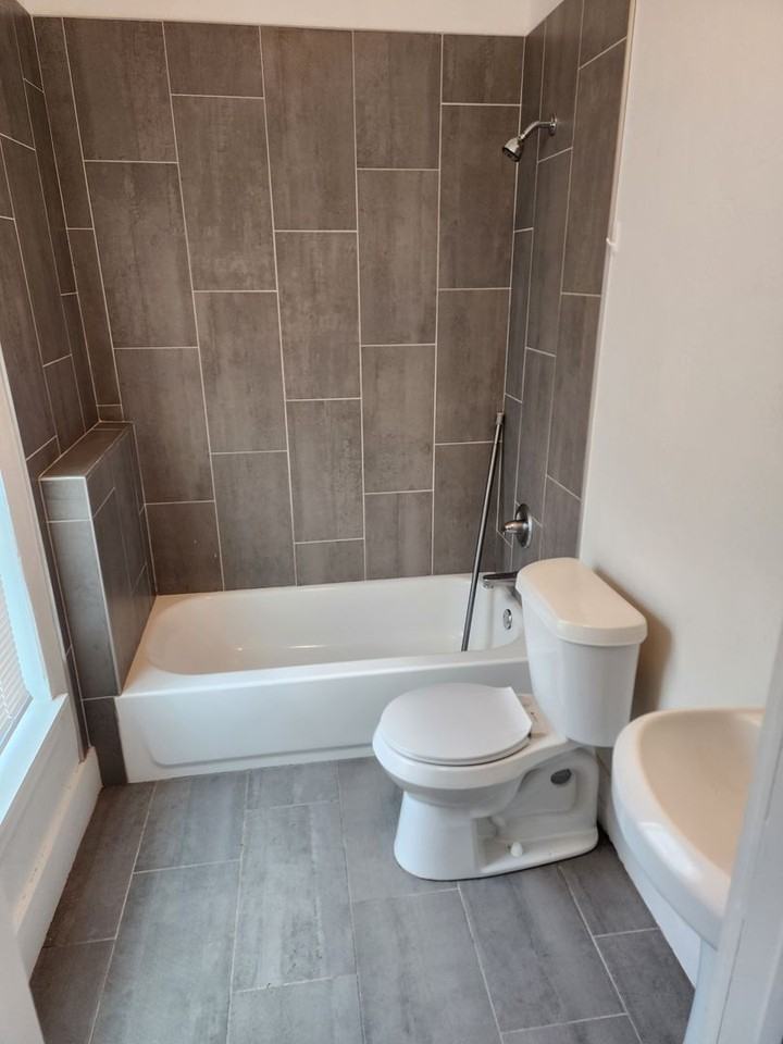 811 W Pine St - Photo 3 of 5