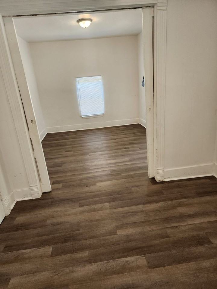 811 W Pine St - Photo 5 of 5