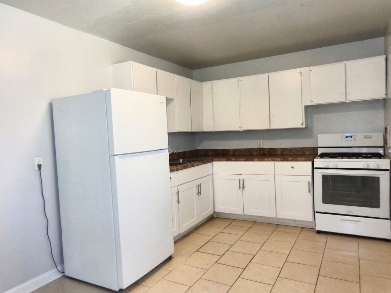 1625 W Pembroke Ave #7 - Photo 2 of 15