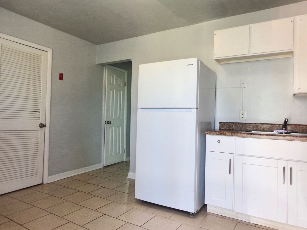 1625 W Pembroke Ave #7 - Photo 3 of 15