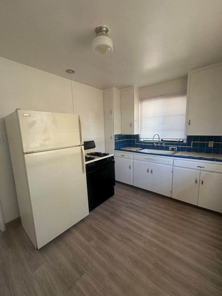 1711 Easy St #E - Photo 4 of 10