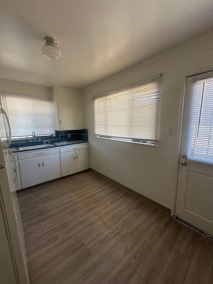 1711 Easy St #E - Photo 5 of 10