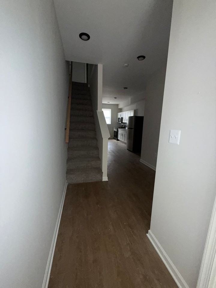 1811 N Dukeland St - Photo 2 of 12