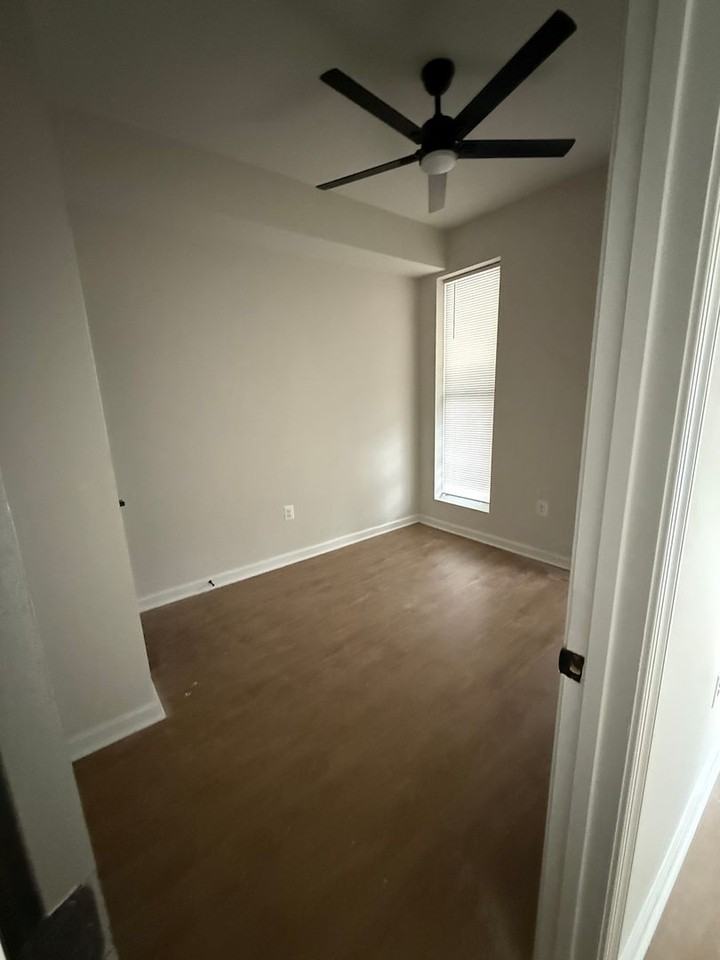 1811 N Dukeland St - Photo 4 of 12
