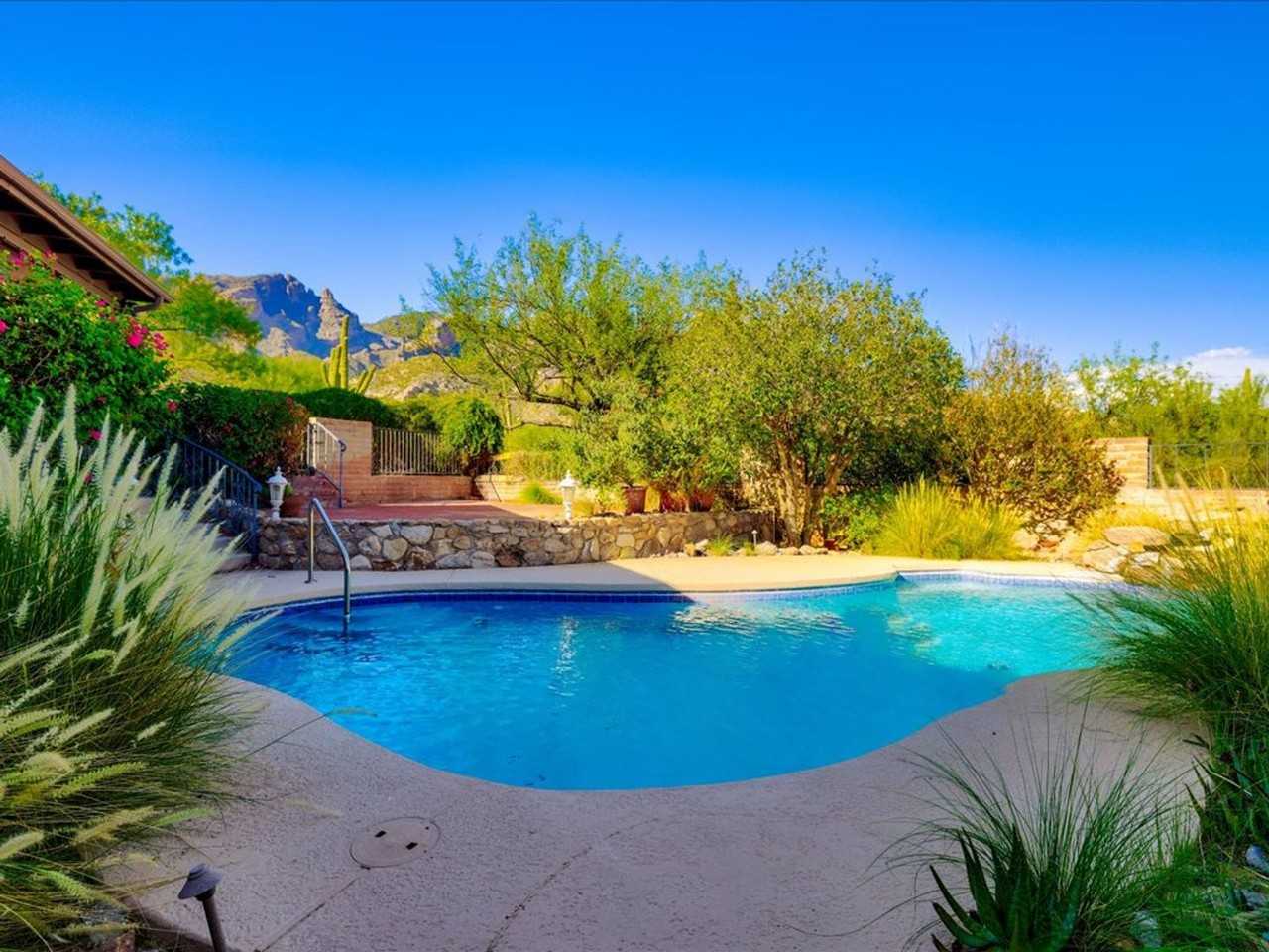 6750 N Longfellow Dr - Photo 3 of 40