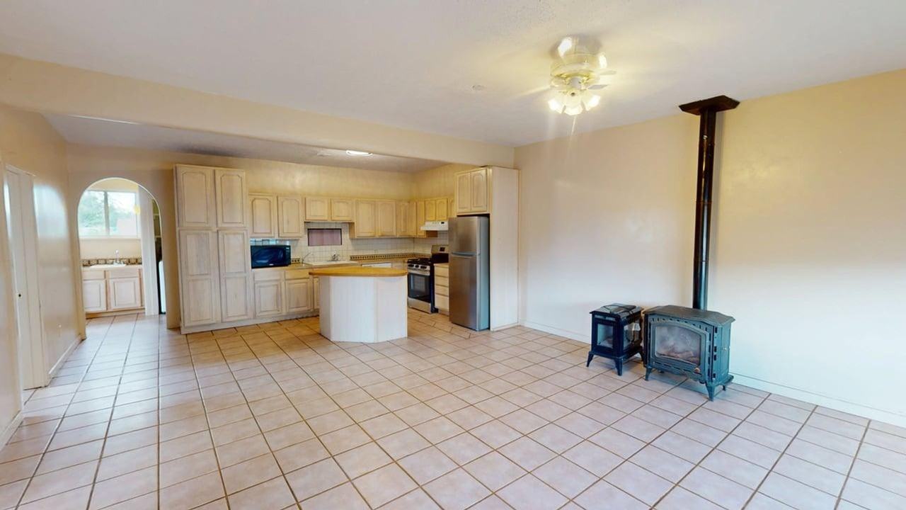 1033 Agua Fria St - Photo 2 of 16