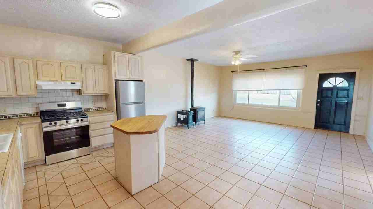 1033 Agua Fria St - Photo 3 of 16