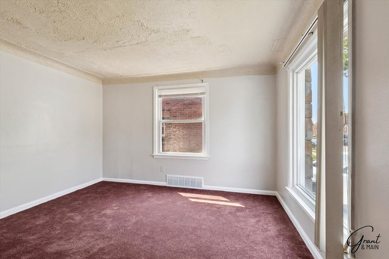 8604 Whitcomb St - Photo 4 of 25