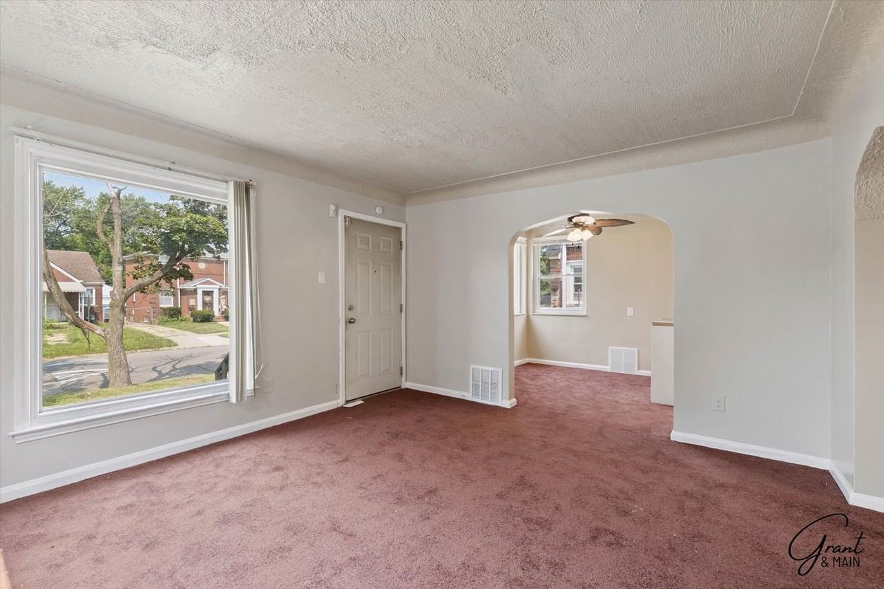 8604 Whitcomb St - Photo 6 of 25