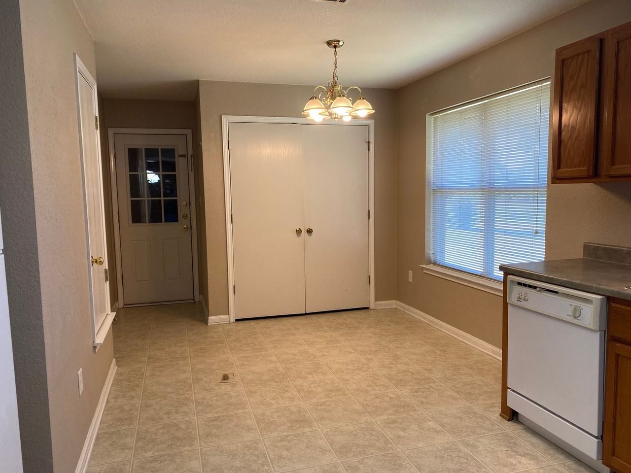 1012 N Beal St - Photo 6 of 18