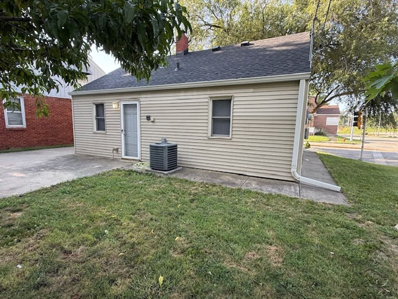 1290 W King St - Photo 3 of 15