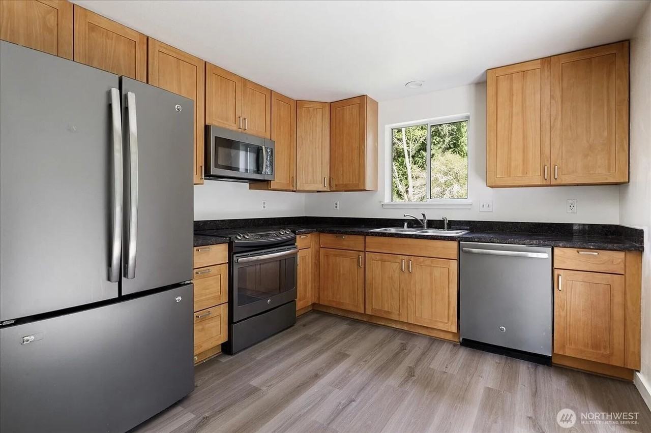 5865 Fish Rd - Photo 3 of 11