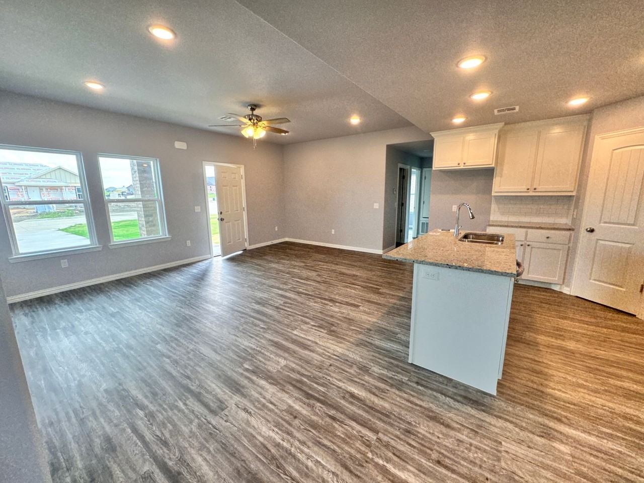 514 Sweet Pea Ln - Photo 4 of 18