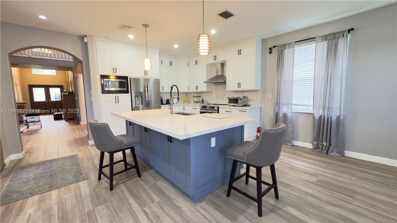 1247 Nw 165th Ave - Photo 2 of 20