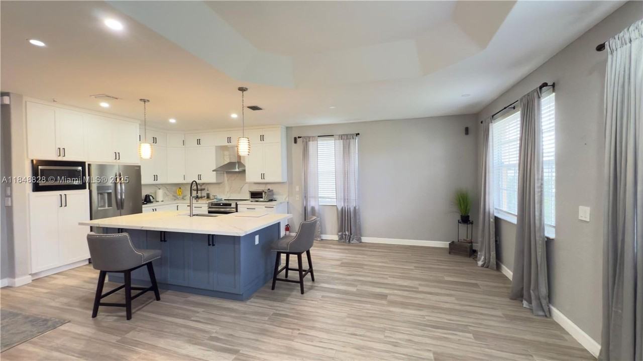 1247 Nw 165th Ave - Photo 3 of 20