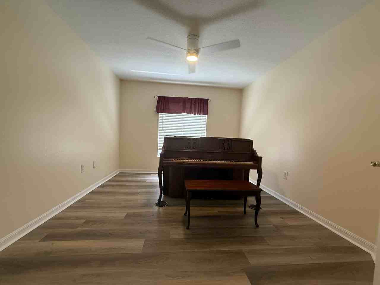 11109 Jenkins Ct - Photo 6 of 20