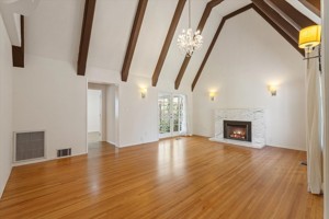 featured image of 156 N Gardner St