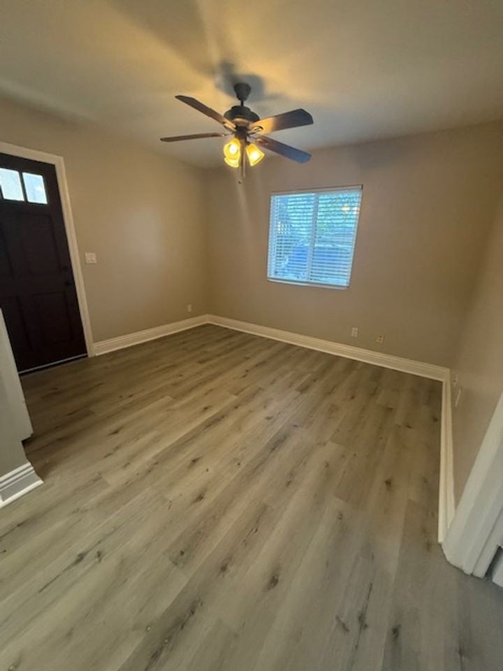 905 E 4th St #1 - Photo 2 of 11