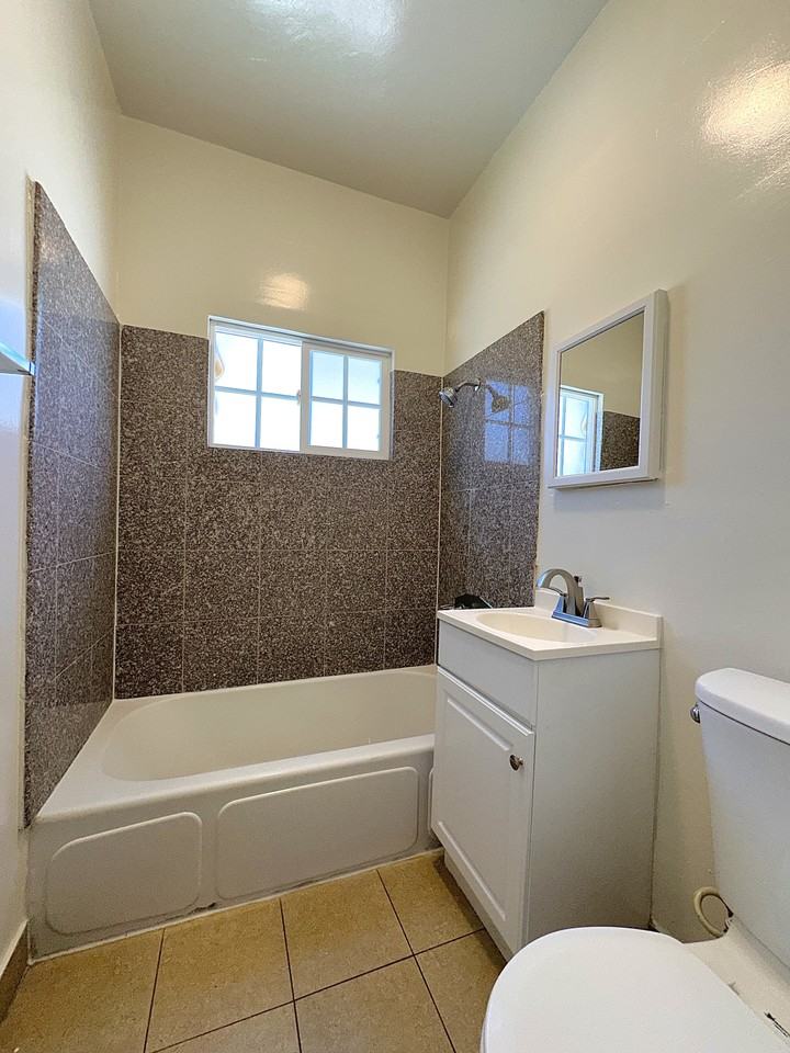 521 North Avalon Boulevard #102 - Photo 7 of 10