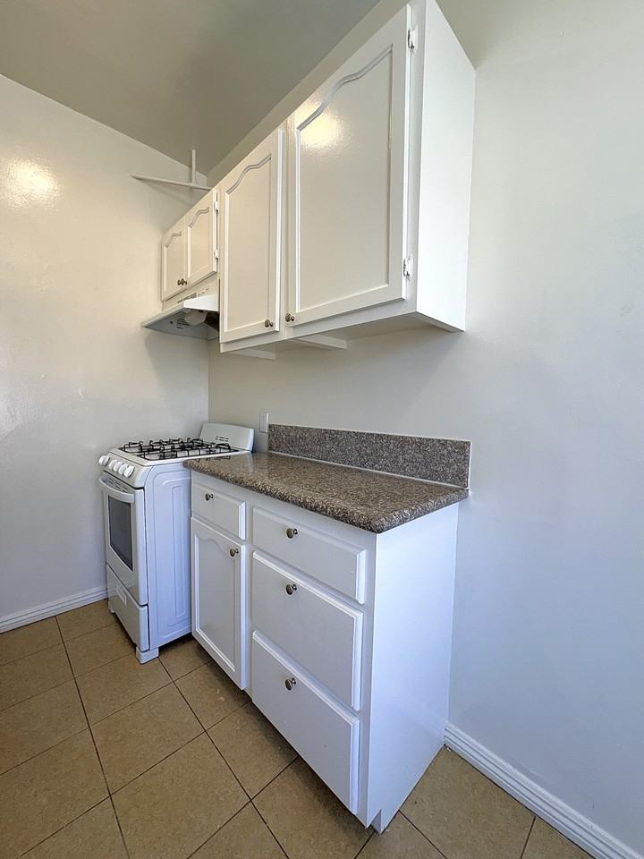 521 North Avalon Boulevard #102 - Photo 6 of 10