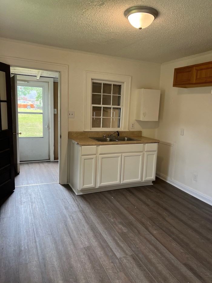 54 Henry St - Photo 3 of 6