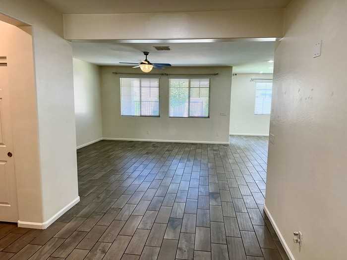 1098 E Regent Dr - Photo 2 of 37
