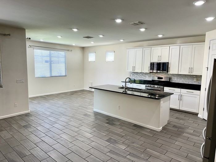 1098 E Regent Dr - Photo 3 of 37