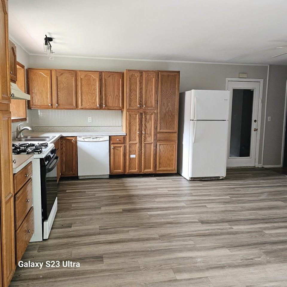 1525 Devon Street - Photo 3 of 7