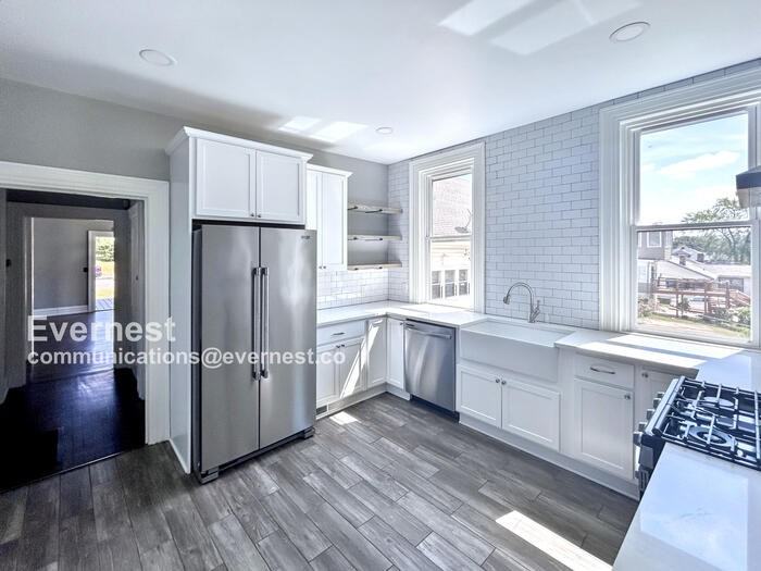 421 10th Ave W - Photo 2 of 18