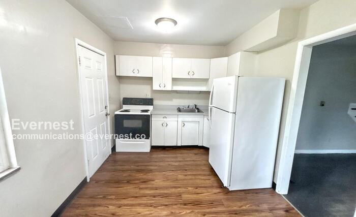 992 Racine Ave - Photo 2 of 17