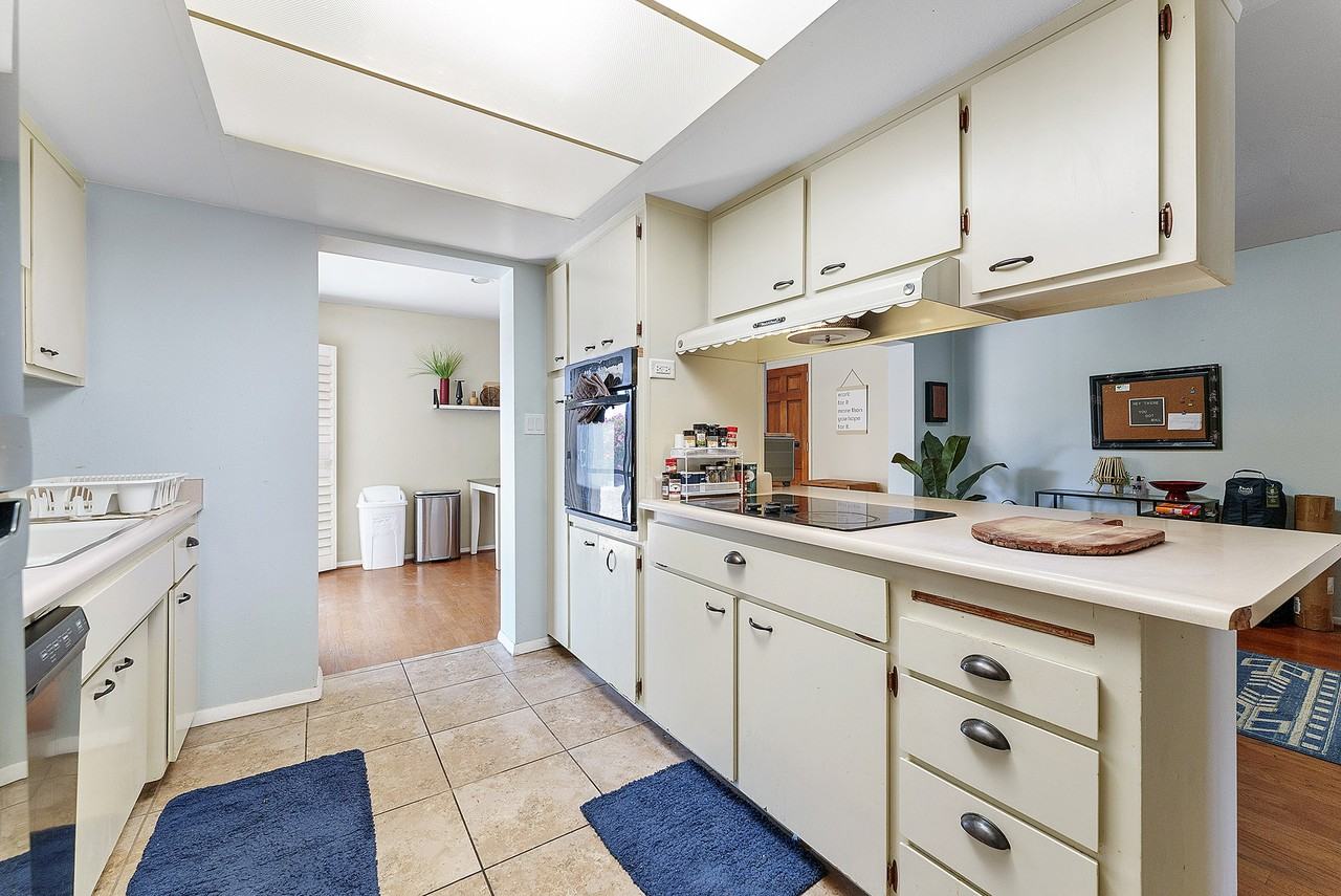 1155 E Geneva Dr #3 - Photo 4 of 20