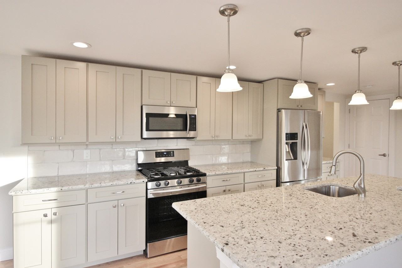 32 Pine St #4 - Photo 3 of 18