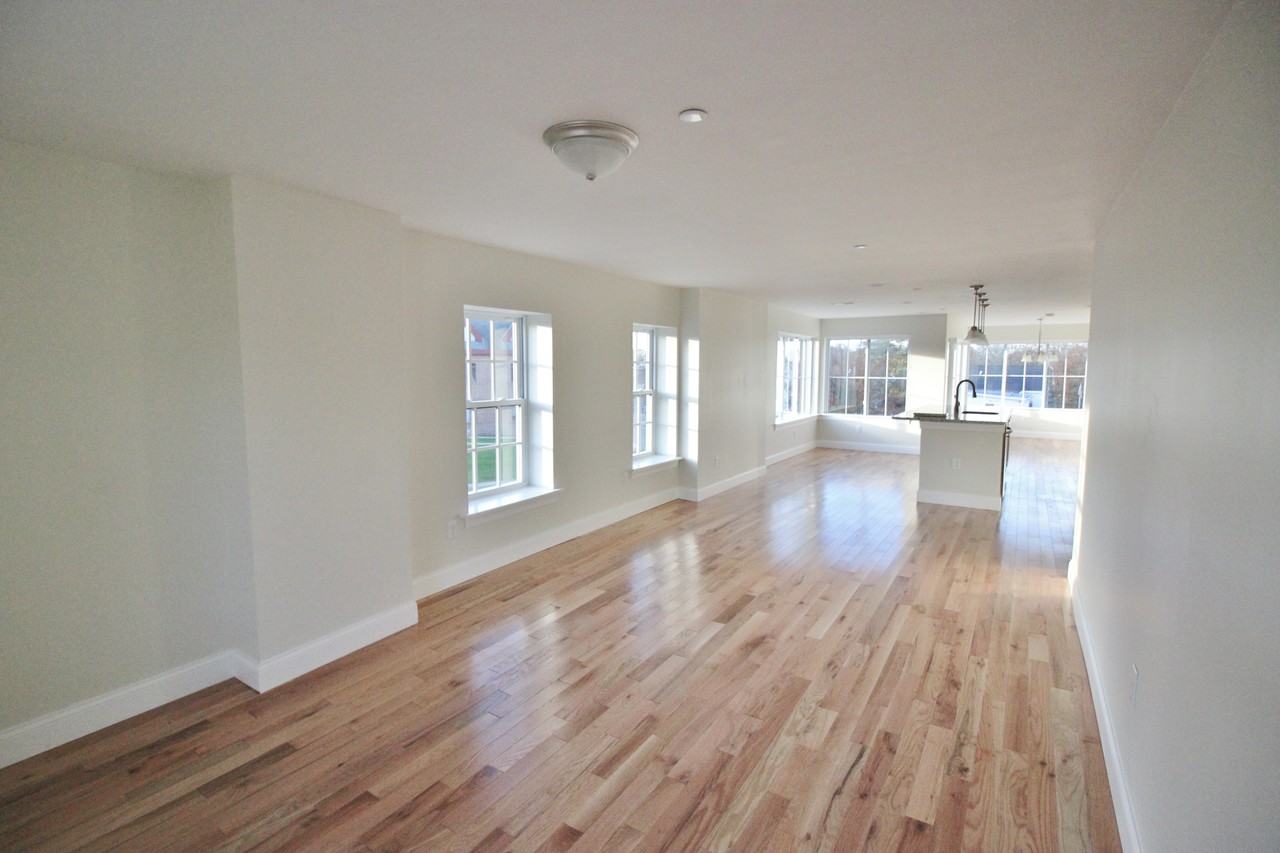 32 Pine St #4 - Photo 4 of 18