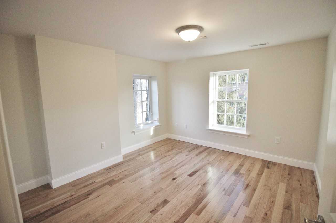 32 Pine St #4 - Photo 7 of 18