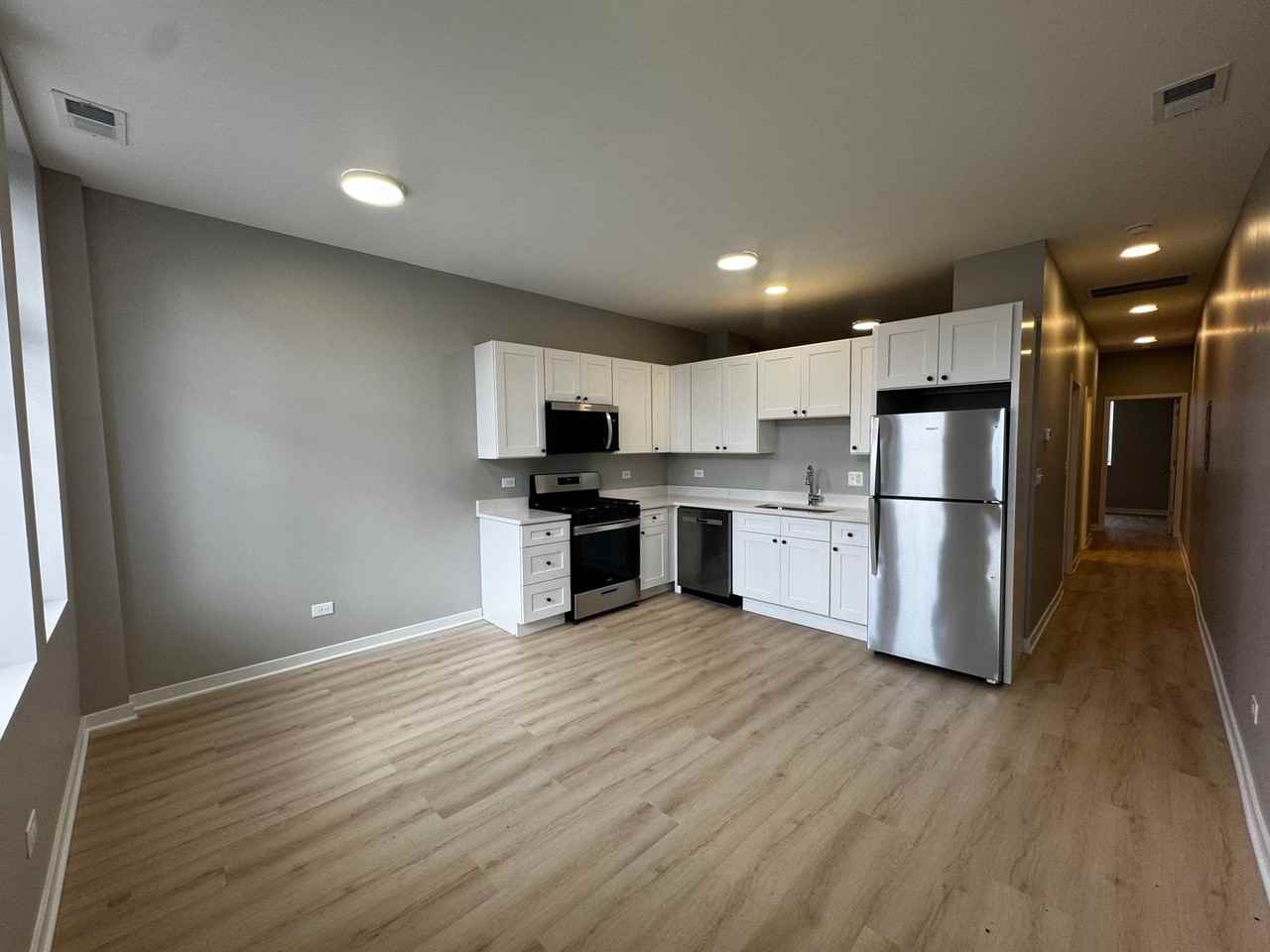 4009 W School St #2 - Photo 3 of 14